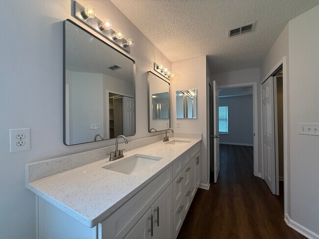 Building Photo - 5458 Hidden Gardens Dr