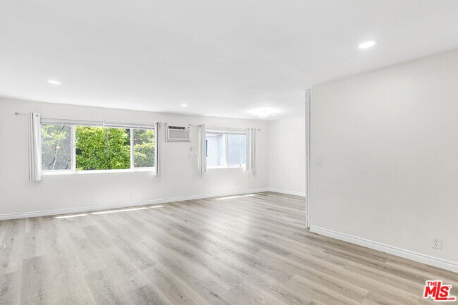 Building Photo - 10634 Holman Ave