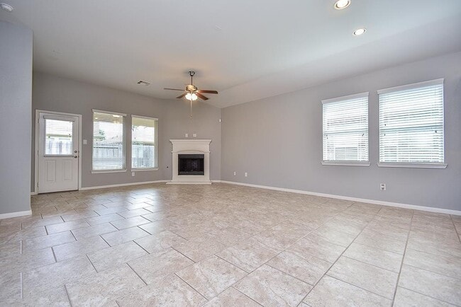 Building Photo - 8806 Alicia Dr