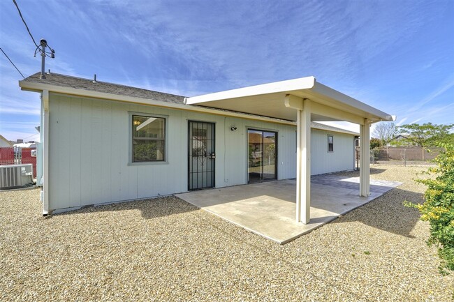 Building Photo - Home With 2 En-Suite Bedrooms in Prescott Valley