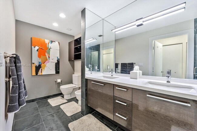 Building Photo - 900 Biscayne Blvd