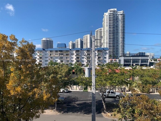 Building Photo - 3750 NE 170th St