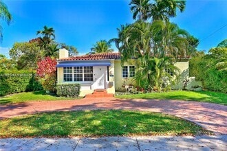 Building Photo - 537 Zamora Ave