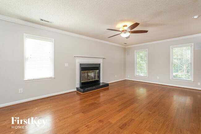 Building Photo - 790 Somerset Dr