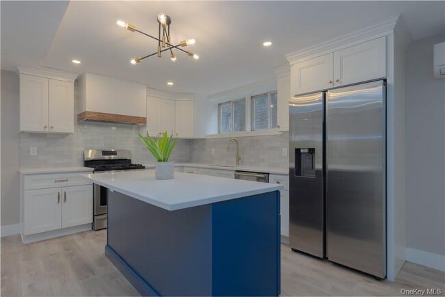 Building Photo - 11 Oak Ave