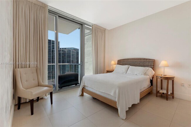 Building Photo - 200 Biscayne Blvd Way