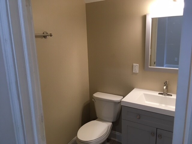 bathroom - 5439 Penn Ave