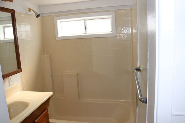 Building Photo - 2416 Cedar Dr