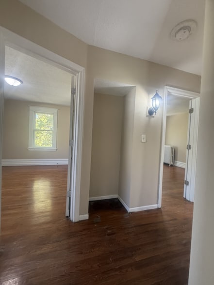 Building Photo - 350 George St W