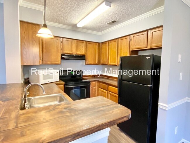 Building Photo - Yorktown Crossing Townhouse!!!