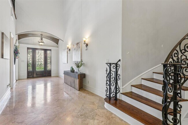 Building Photo - 5533 Navarro St
