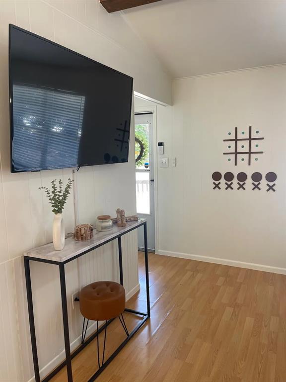 Building Photo - 1582 Valley Dr