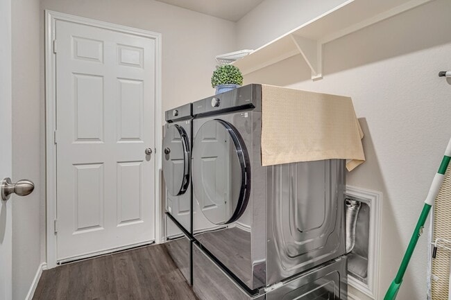 Building Photo - 9921 Spg Crk Rd