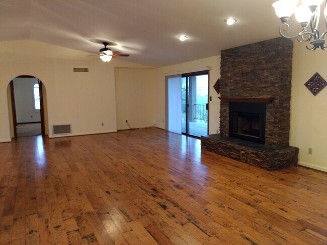 Building Photo - 15619 E Palisades Blvd