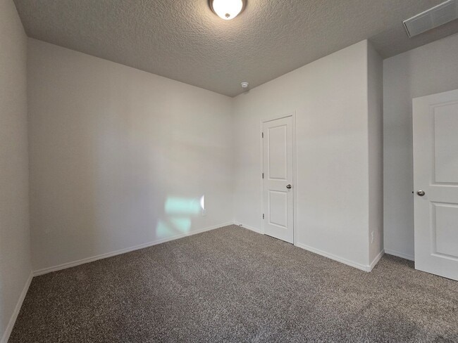 Building Photo - 3850 Chitalpa