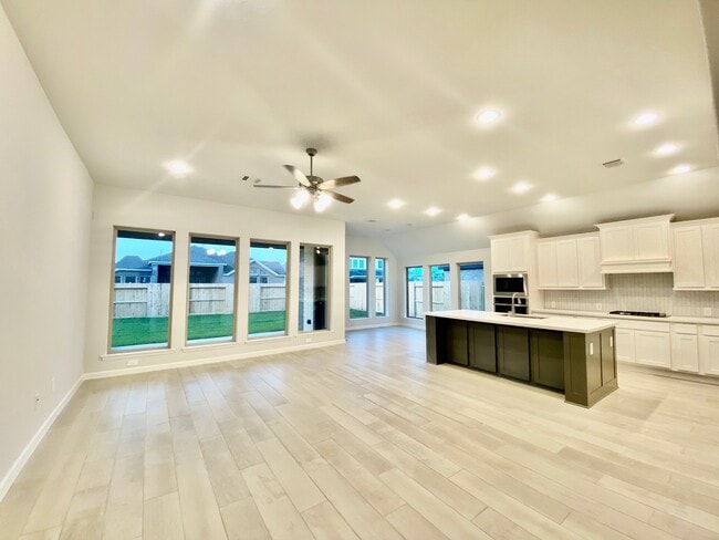 Building Photo - 9411 Trestle Creek Ct
