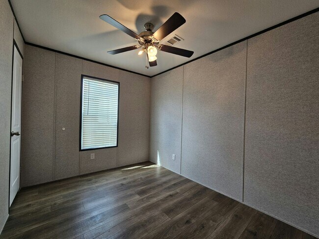 Building Photo - 1057 Myakka Dr