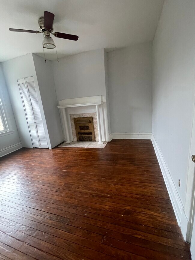 Building Photo - 82 Estella Ave