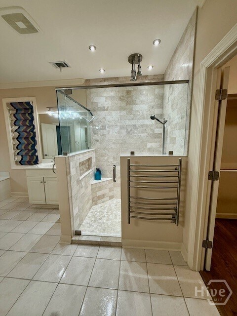 Building Photo - 204 Oak Branch Ct