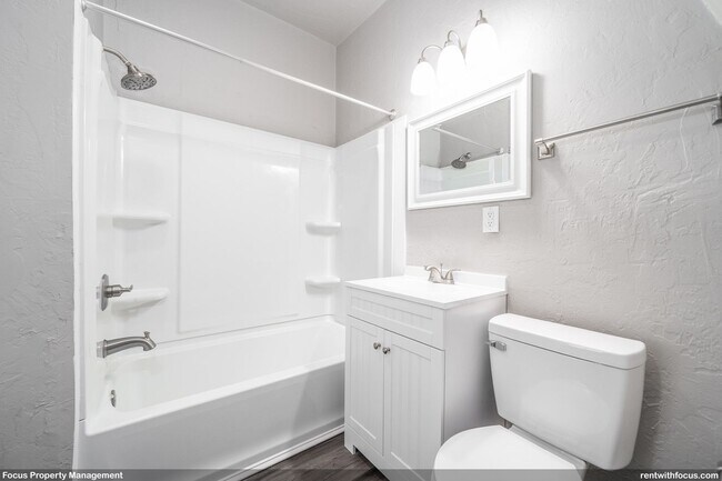 Building Photo - 213 Manitowoc St