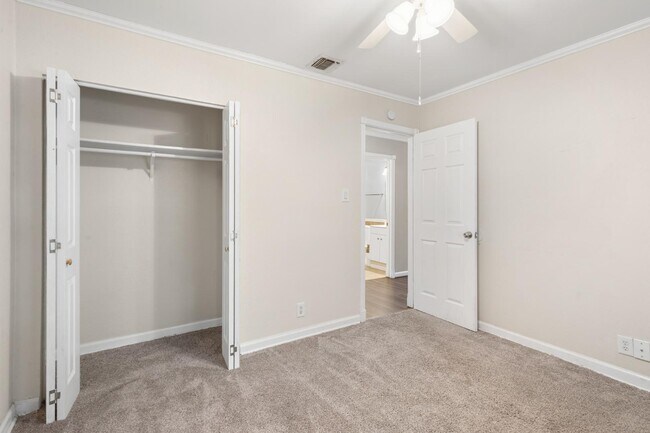 Building Photo - 4823 Blue Heron Dr