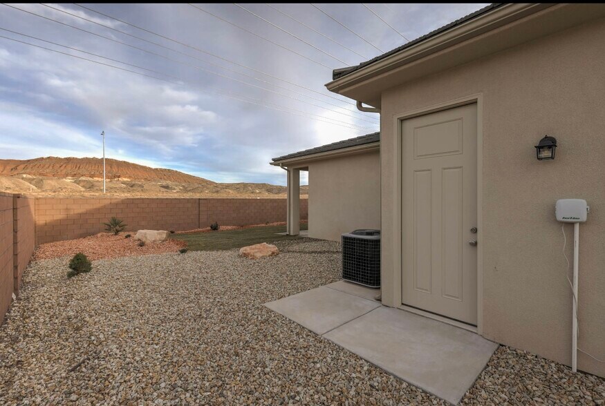 Building Photo - 4729 S Lucy Ln