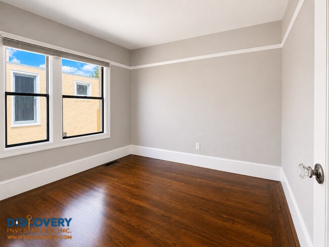 Building Photo - Stylish and Sophisticated Bungalow off Piedmont Avenue