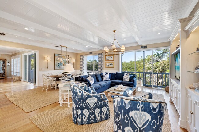 Building Photo - 121 Damfino St