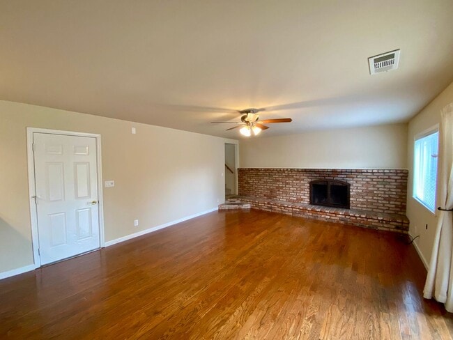 Building Photo - Quiet and Comfortable West San Jose Home