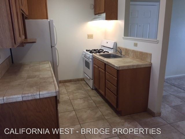 Building Photo - 2 br, 1 bath Apartment - 284 N. Chorro