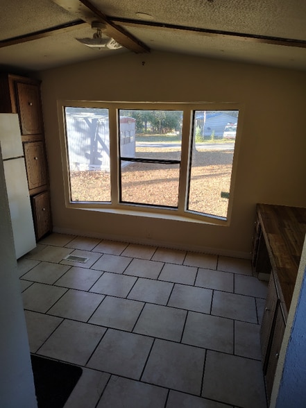 Building Photo - 120 SE Mink Gln