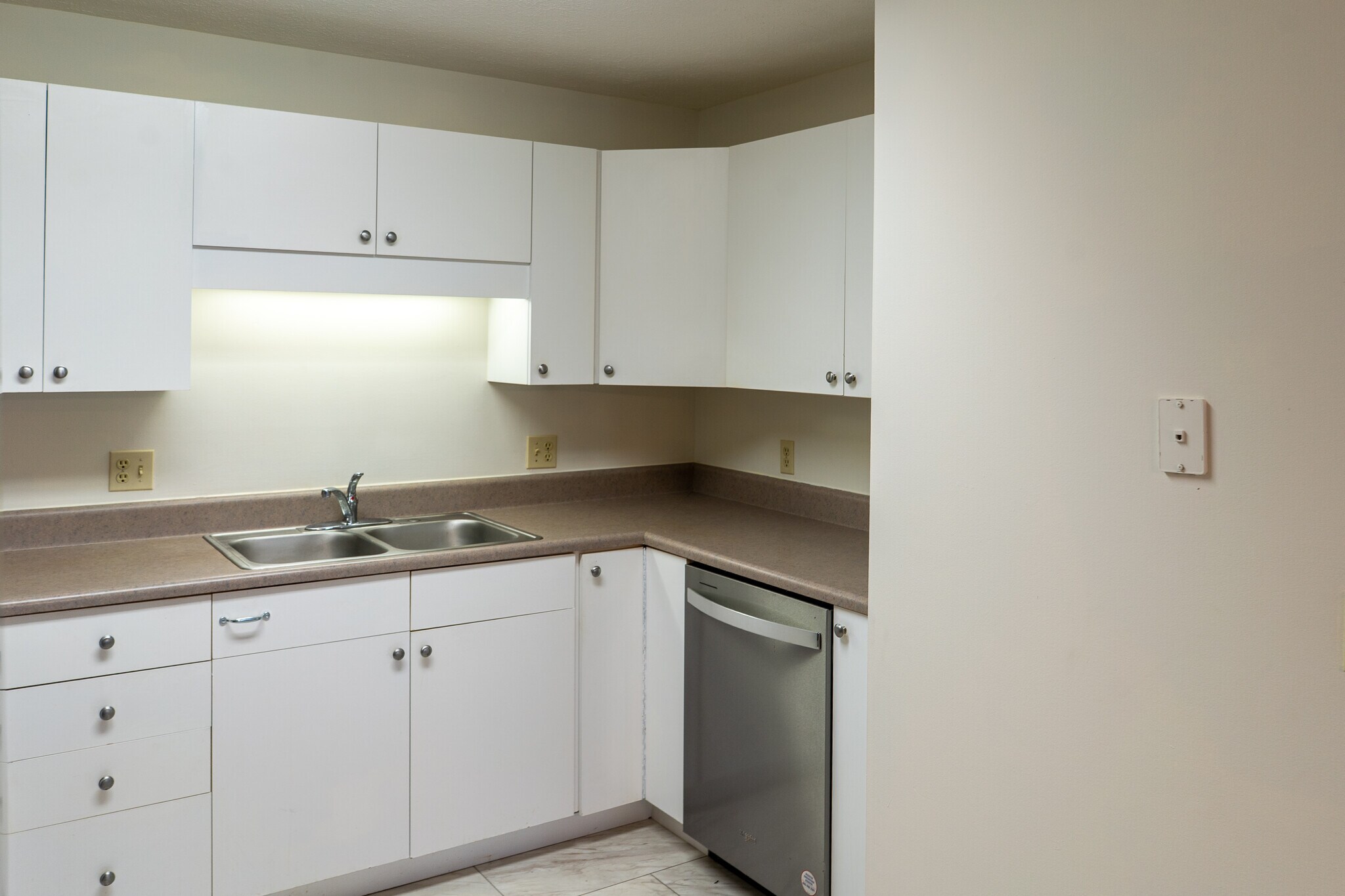 Building Photo - 1921 Ty Way Xing