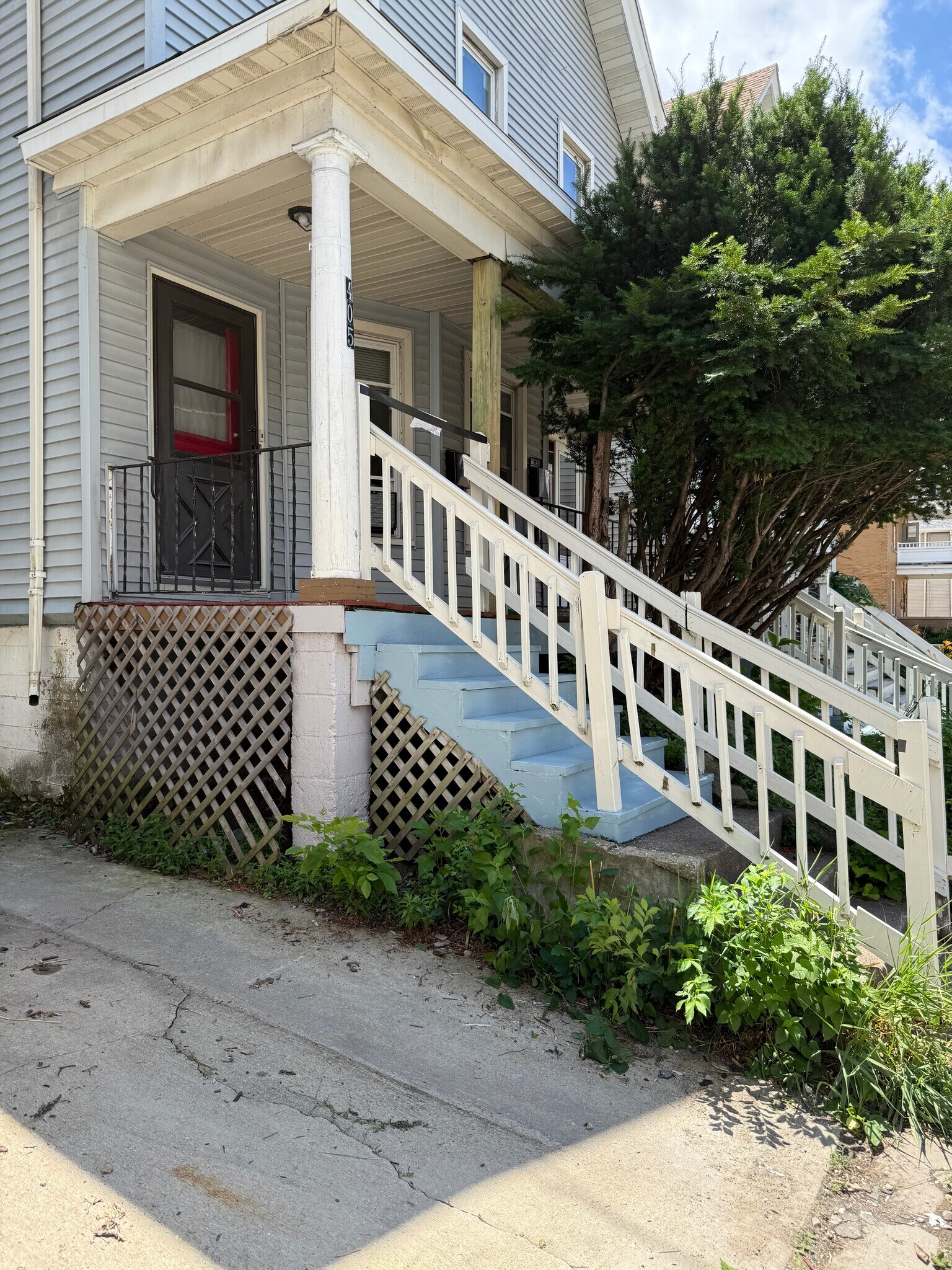 Building Photo - 403 E Johnson St
