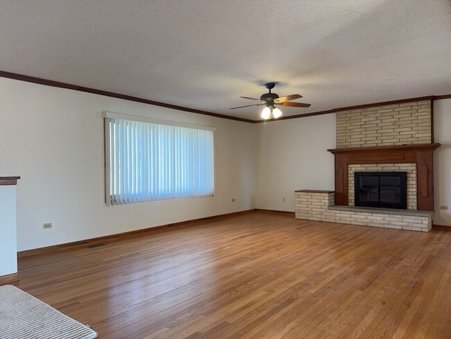 Building Photo - 580 N State St