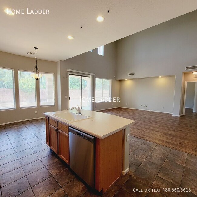 Building Photo - 6282 S Moccasin Trail