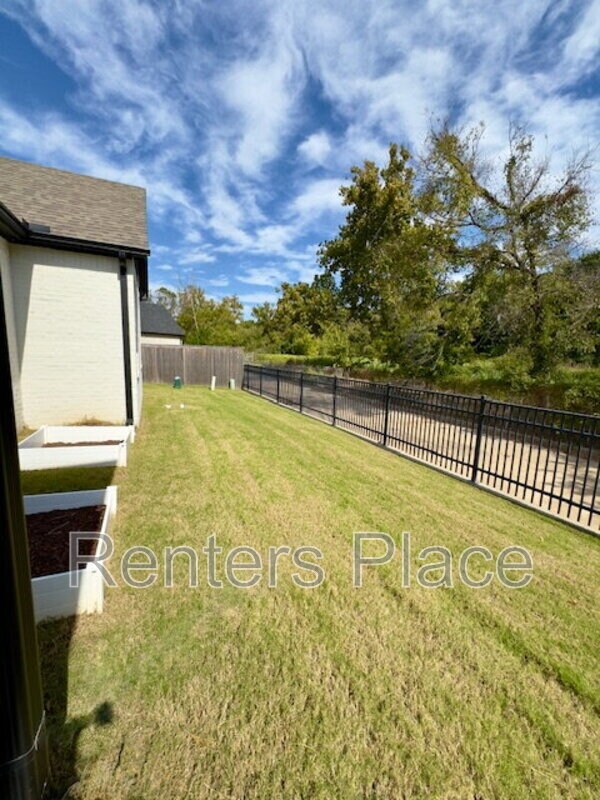 Building Photo - 10315 S Gary Pl