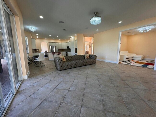Building Photo - 1724 Annandale Cir