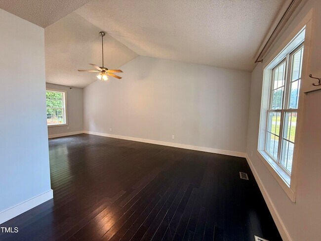 Building Photo - 1000 Meadowgreen Dr