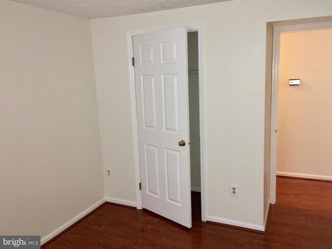 Building Photo - 403 Palmtree Dr