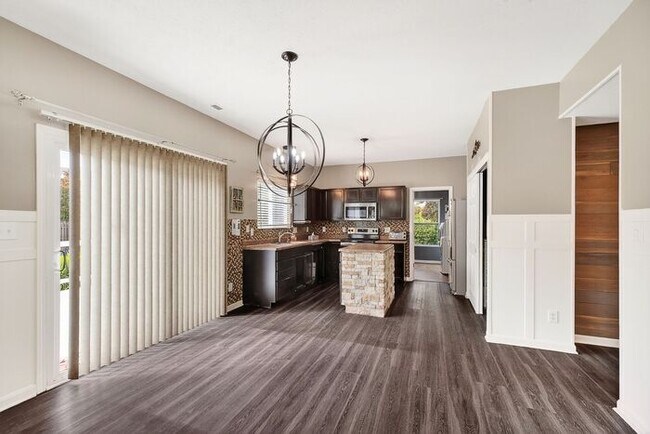 Building Photo - Quiet, comfort living in Westfield