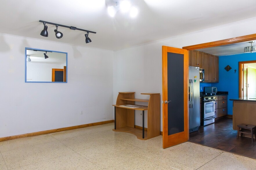 Large bonus room off the kitchen - 3311 River Rd