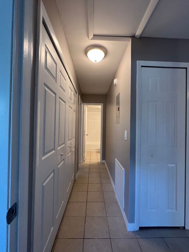 Building Photo - Updated & Remodeled 2/2 Townhouse in Kissimmee