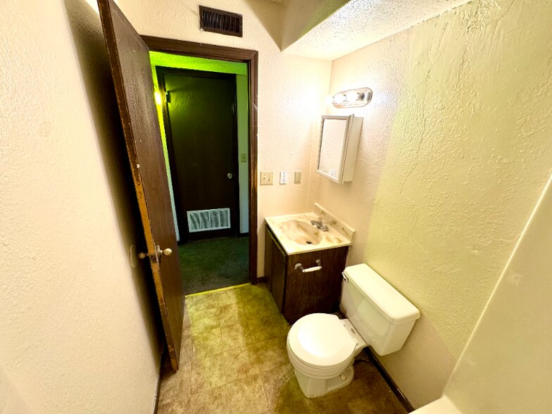 Building Photo - 913 Joliet Dr