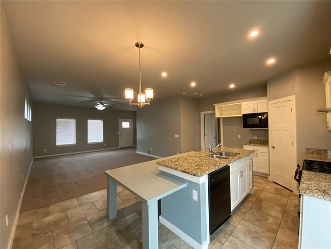 Building Photo - 809 Lakeview Dr