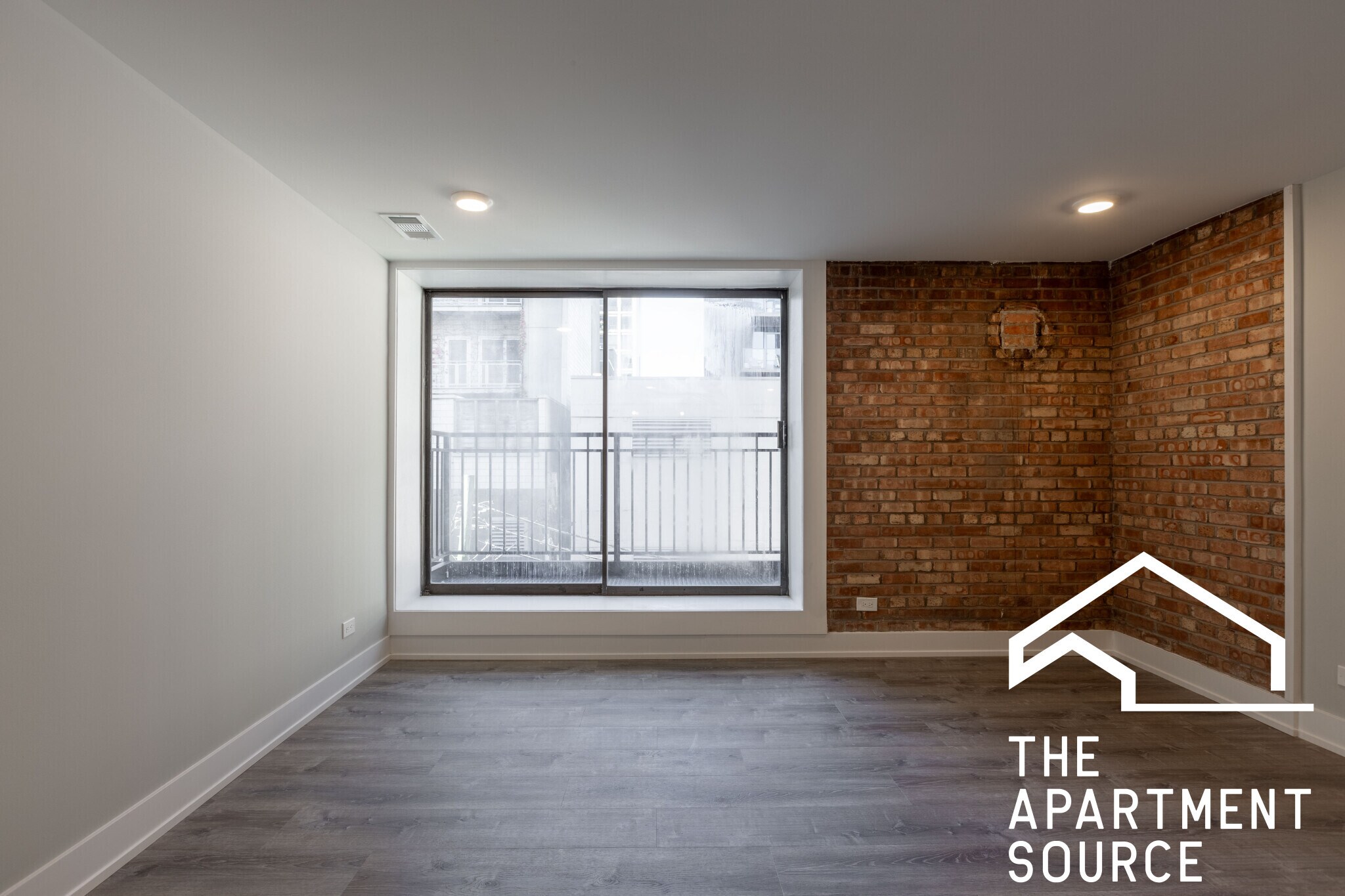Building Photo - 1214 N La Salle Dr