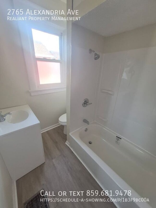 Building Photo - 2765 Alexandria Ave