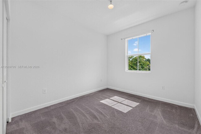 Building Photo - 1586 SE 27th Terrace