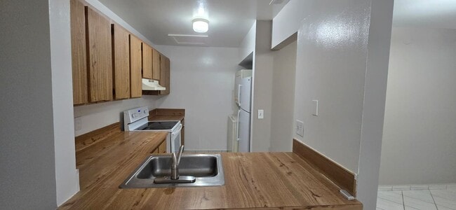 Building Photo - NICE UNIT FOR RENT!!! 2/2 EXCELLENT LOCATION!!