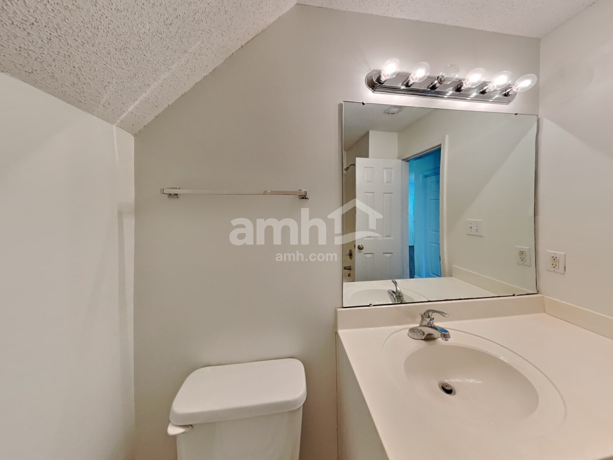 Building Photo - 15010 Ashlight Dr
