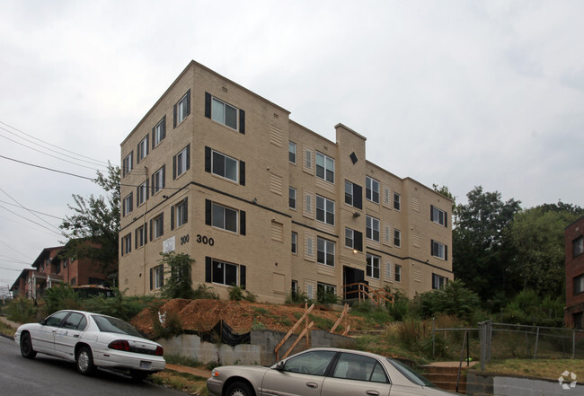 Primary Photo - 300 37th St SE